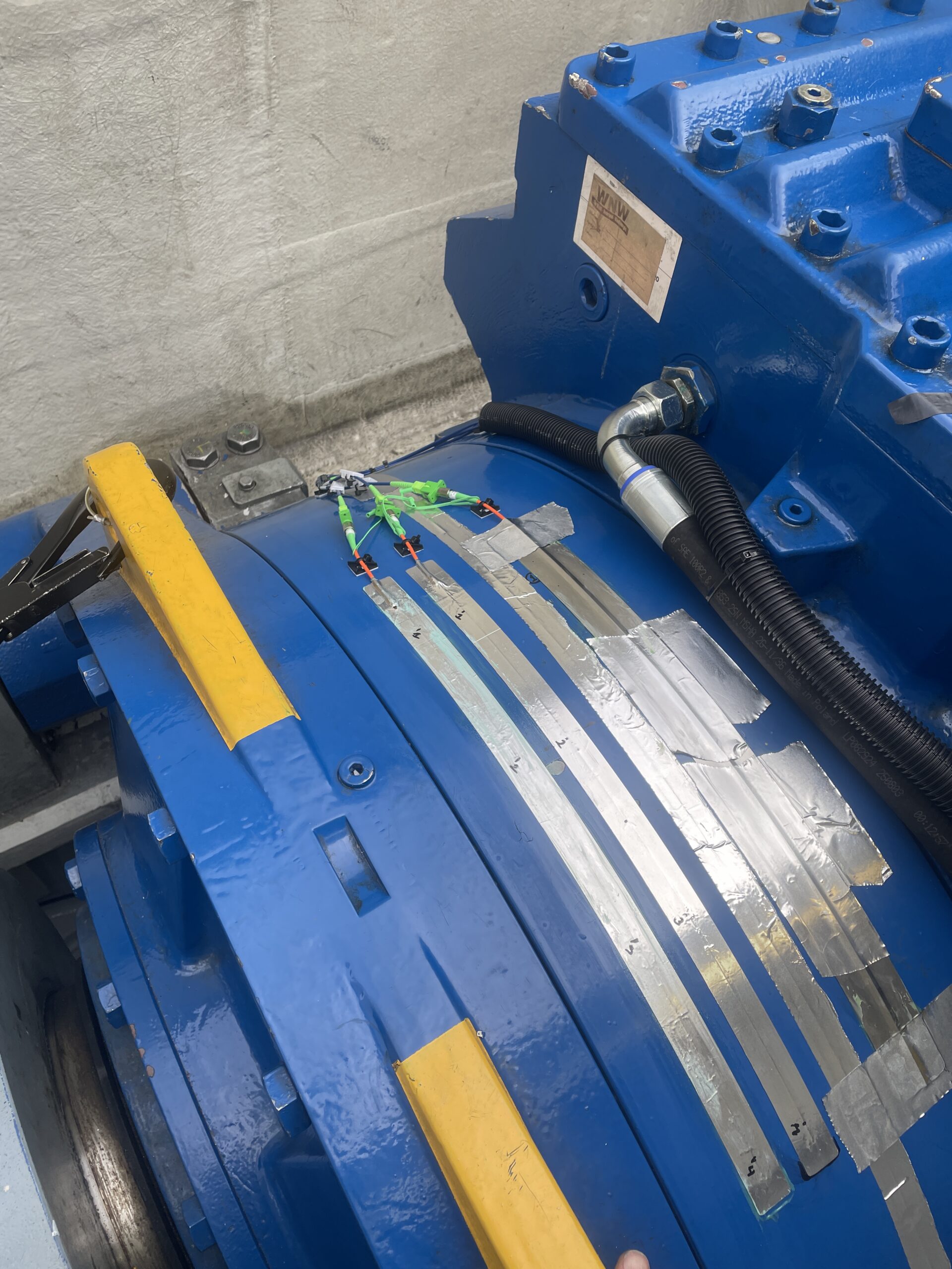 Windturbine gearbox sensors installed up tower